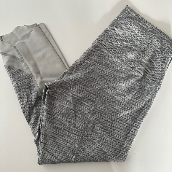 LULULEMON WUNDER UNDER CROP II (SPECIAL EDITION) *SCALLOP 23" - SZ 12 - Picture 2 of 4